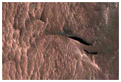 Active Frost Avalanches on Fractured Steep Scarp