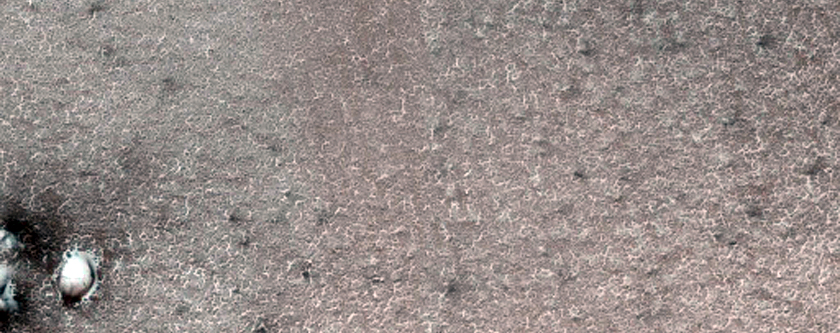 Monitor Dunes with Springtime Streaks in Viking 2 Image 544B05
