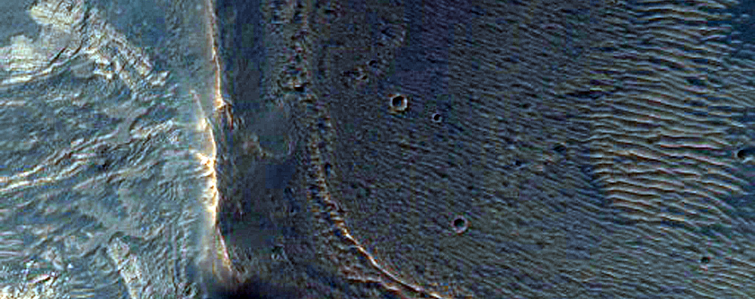 Exposure of Light-Toned Materials within Noctis Labyrinthus Hills
