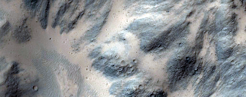 Well-Preserved 6-Kilometer Impact Crater in Xanthe Terra
