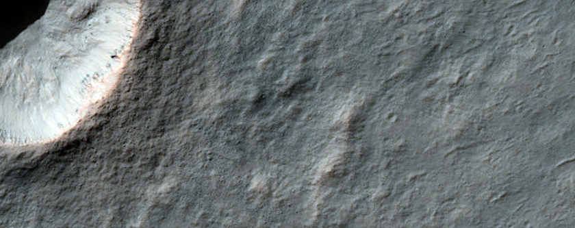 Very Fresh Small Impact Crater in Hesperia Planum
