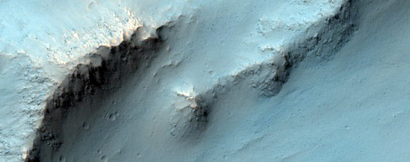 South-Facing Slopes in Coprates Chasma
