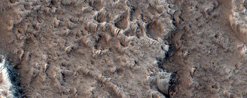 Lava Flows Near Top of Ascraeus Mons
