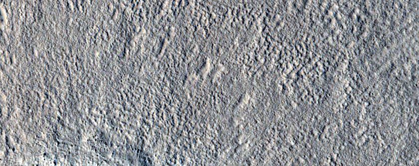 Infrared-Distinct Crater on Northern Plains
