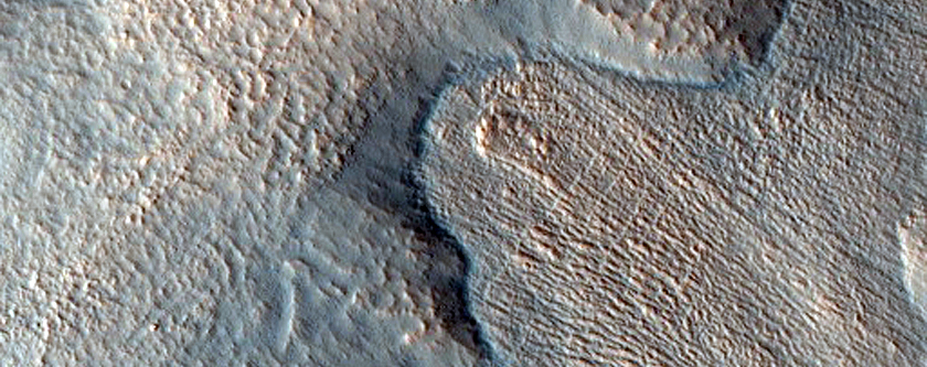 Gullies on Wall of Mesa in North Tempe Terra
