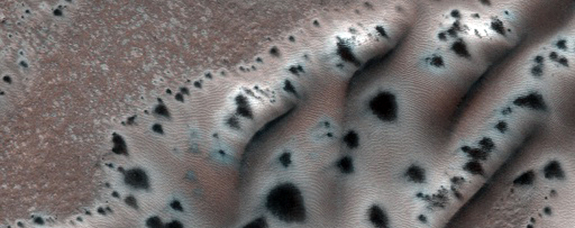 Monitor Defrosting South Mid-Latitude Dunes in MOC Image E05-00762
