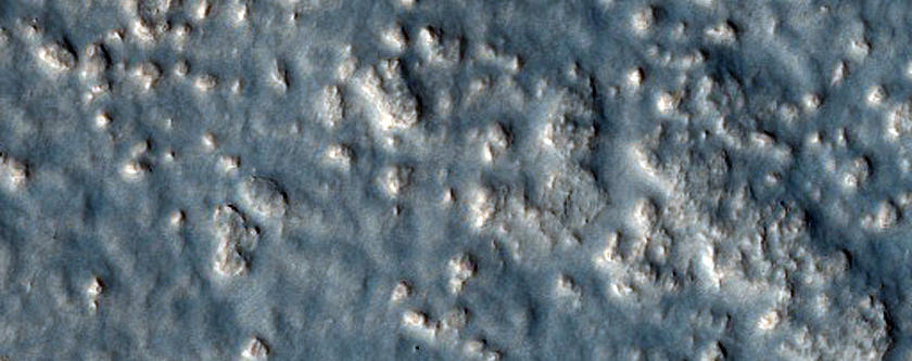 Streaked Lyot Crater Ejecta
