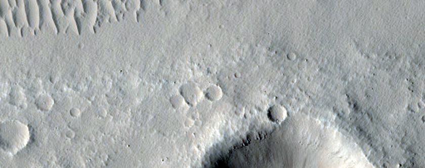 Küçük bir çatlak ve krater