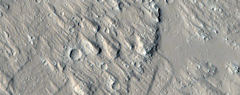 Вулканические каналы и потоки на востоке равнины Amazonis Planitia