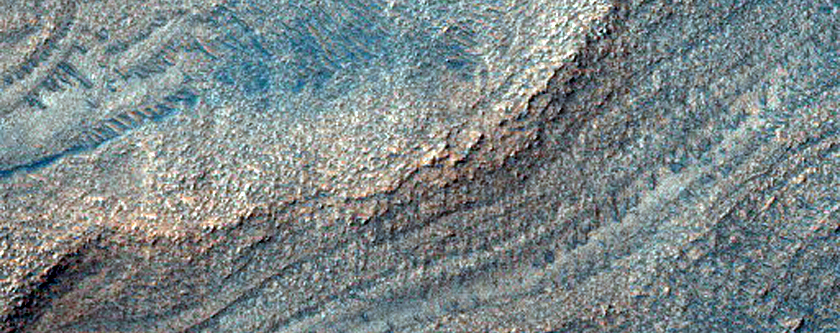 Layers and Ridges in Hellas Planitia
