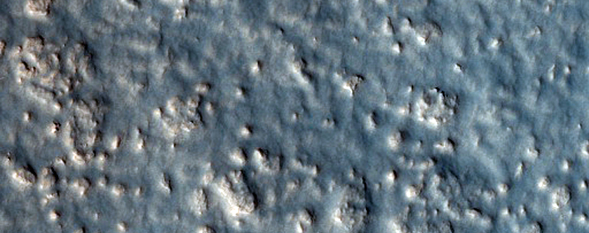 Streaked Lyot Crater Ejecta
