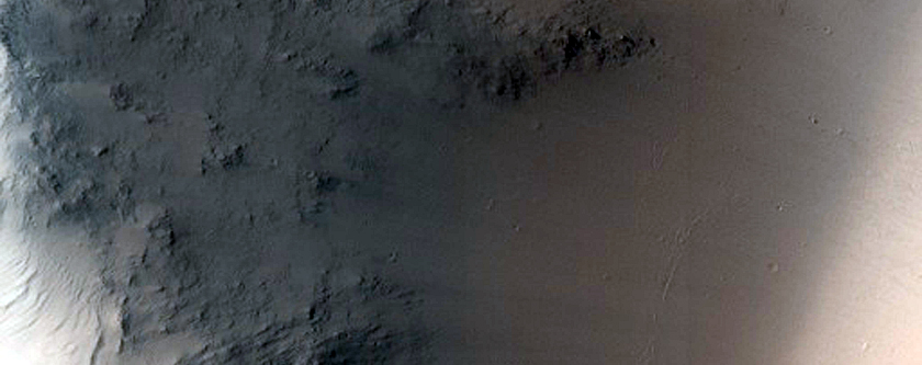 Flow Over Crater Rim in Daedalia Planum
