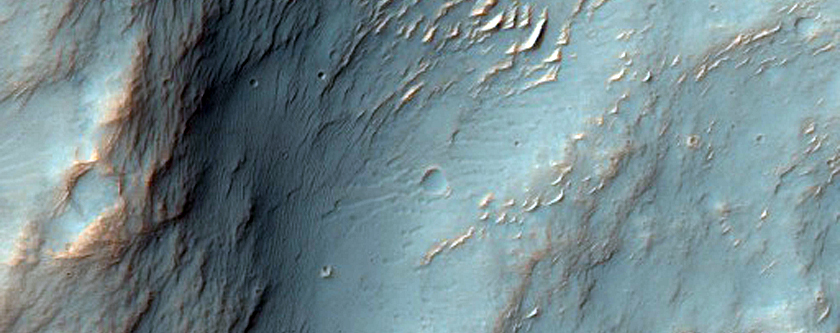 Central Uplift of 35-Kilometer Crater in Terra Sirenum
