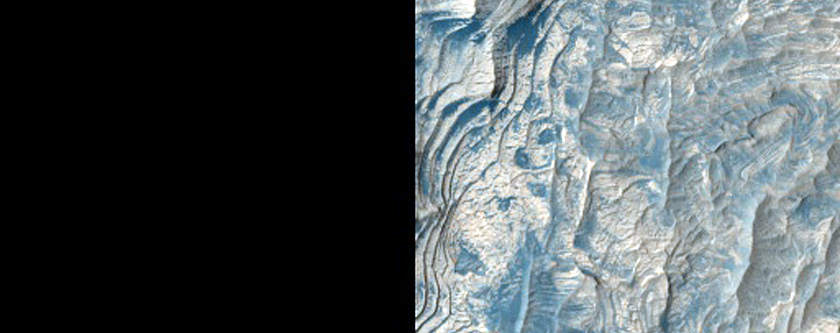 Layers Near Western Edge of Schiaparelli Crater
