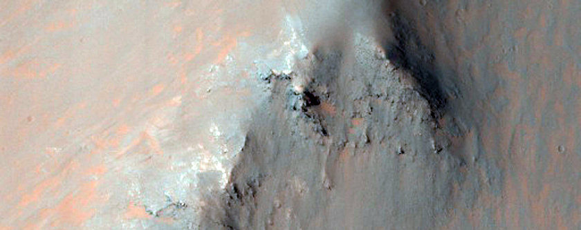 Coprates Chasma Massif Spurs and Dunes