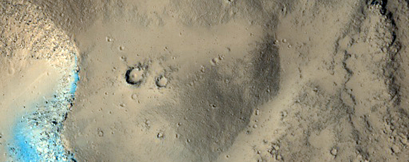 Crater with Thin Ejecta in Grjota Valles