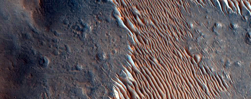 Afloramentos de colorao clara ao norte da Cratera Oudemans 