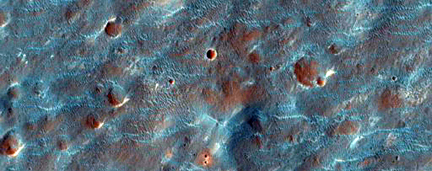 Hale Crater Streaks