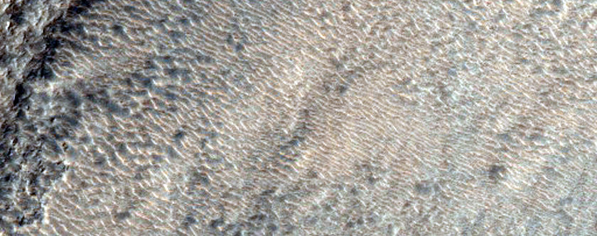 Ridges and Layers Near Harmakhis Vallis
