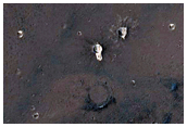 Possible Layers Under Ejecta Lobe in Syria Planum
