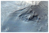 Güney orta enlemindeki bir krater