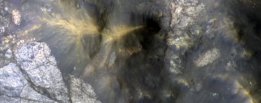 Sollevamento centrale in un cratere da impatto
