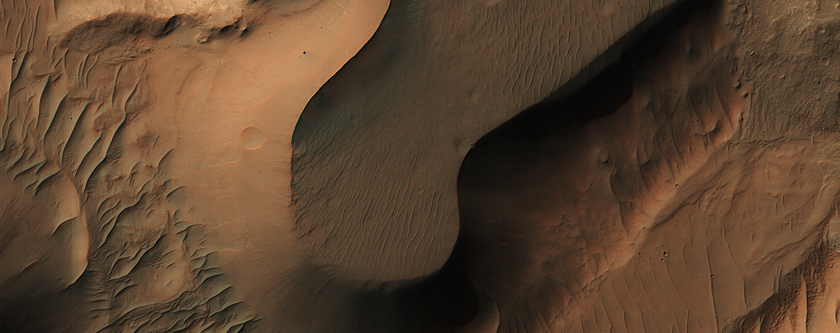 Along the Floor of Coprates Chasma