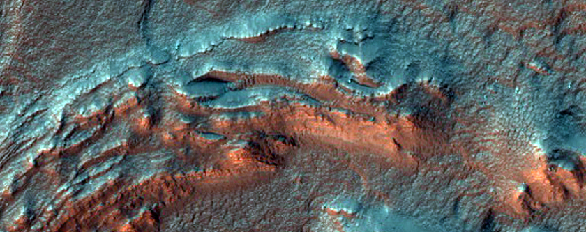 Multiple Ridges on Crater Floor in Northern Mid-Latitudes
