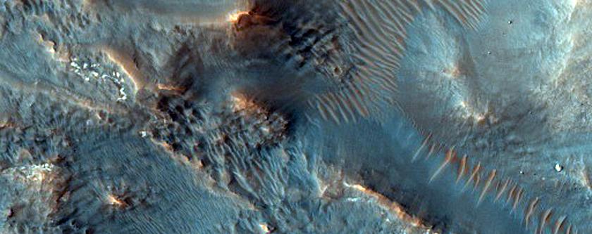 Flow Ejecta from Large Crater in East Hellas Planitia
