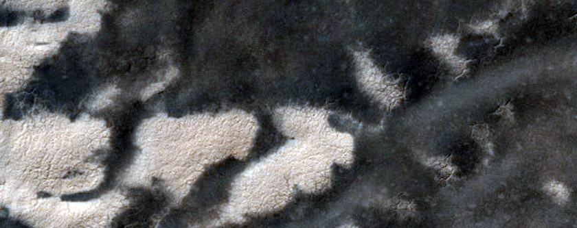 Lagen in een krater in de zuidelijke breedtegraden