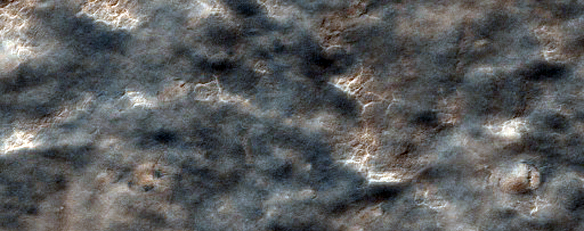 قاع فوهة رالي (Rayleigh Crater)