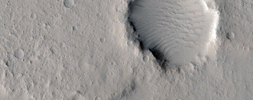 Flow Margin Enveloped around Raised Crater Rim
