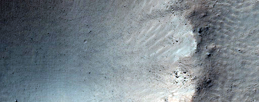 Well-Preserved 1-Kilometer Impact Crater
