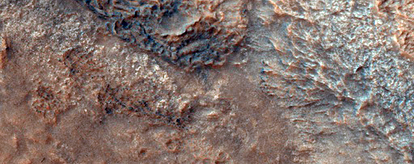 Excellent Bedrock Exposure on Northern Floor of Hellas Planitia
