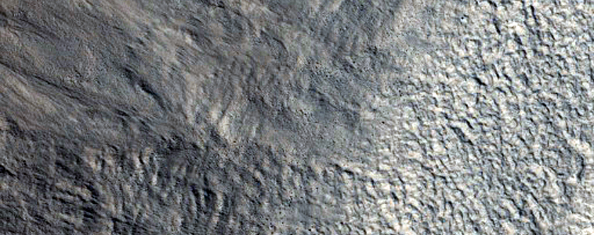 Western Rim of Well-Preserved 10-Kilometer Impact Crater in Utopia Planitia
