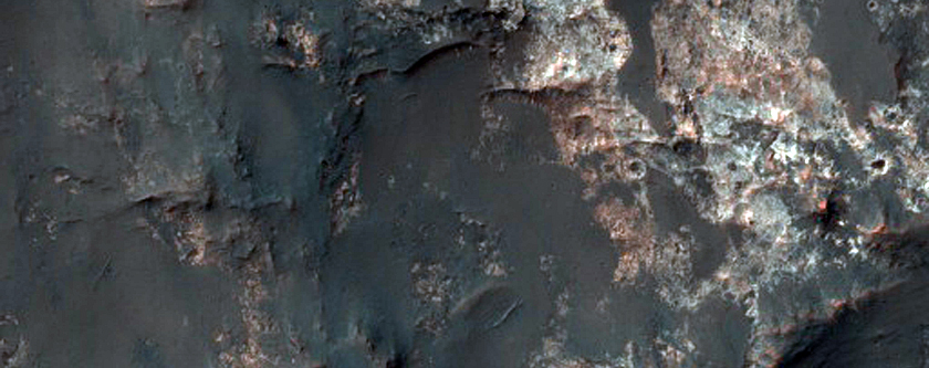 Dark Ridges Over Light-Toned Substrate in Eridania Region
