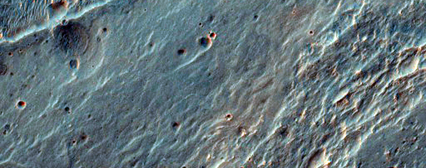 الجزء الشرقي للأرضية في فوهة رادي (Roddy Crater)