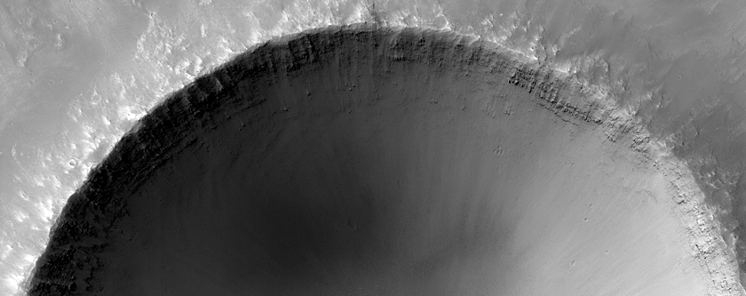 Хорошо сохранившийся 4-километровый ударный кратер