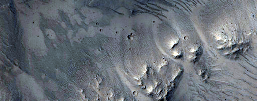 Well-Preserved 6-Kilometer Diameter Crater in Daedalia Planum
