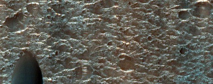 דיונות בצורת חצי סהר במכתש אויאמה (Oyama)