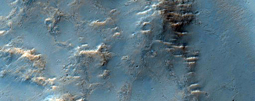 Austrittskanal in einem kleinen Krater