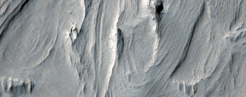 Layers in Noctis Labyrinthus in MOC Image R14-00526
