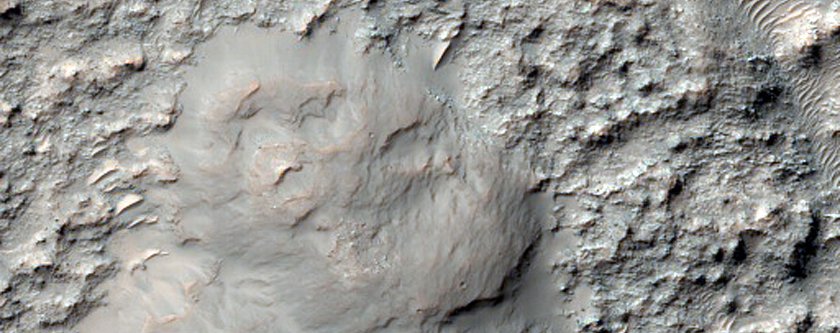 Mounds and Bedrock in Terra Sirenum