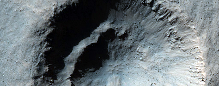 Well-Preserved 1-Kilometer Crater
