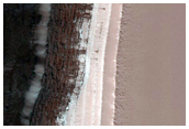 Active Frost Avalanches on Fractured Steep Scarp
