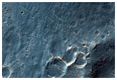Többszörös becsapódási kráterek a Ladon Vallesben