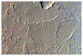 Ecoulements le long des remparts dun cratre dans une rgion  louest de Echus Chasma