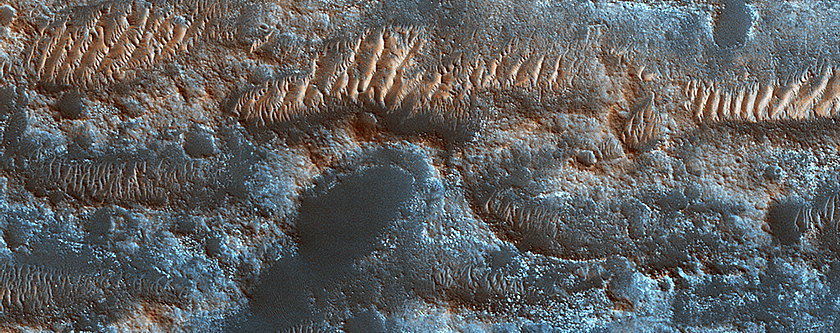 The Moving Sands of Lobo Vallis