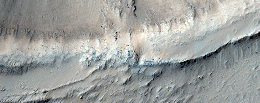 Fluxo na parede de uma cratera a oeste de Echus Chasma
