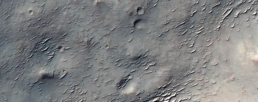 Bir krater çeperinin gölgesi